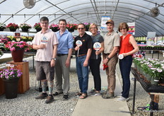 The AAS team Gail Pabst (third on the right) and Diane Blazek (right) with the AAS judges, who also have display gardens. From left to right: Mark Dwyer, Mark Konlock, Steven Poppe, Gail Pabst, Jeff Kuehny and Diane Blazek.
